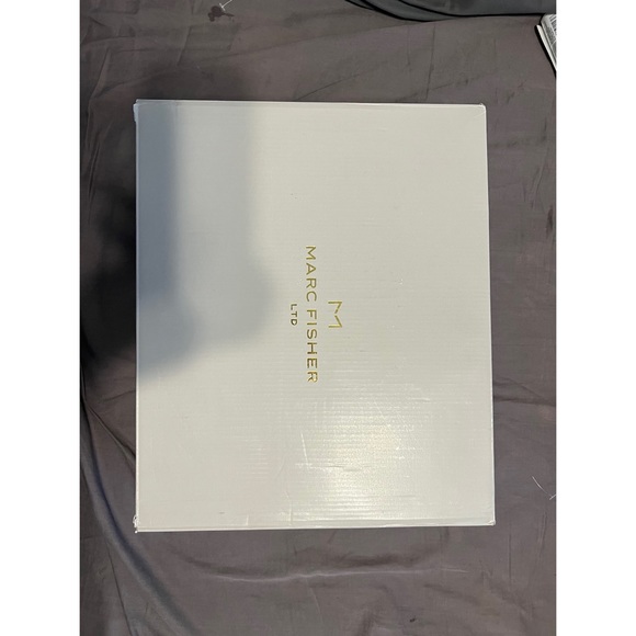 Marc Fisher Vanlisa Chelsea Boot in Light Natural Size 10 NWT - Picture 3 of 3